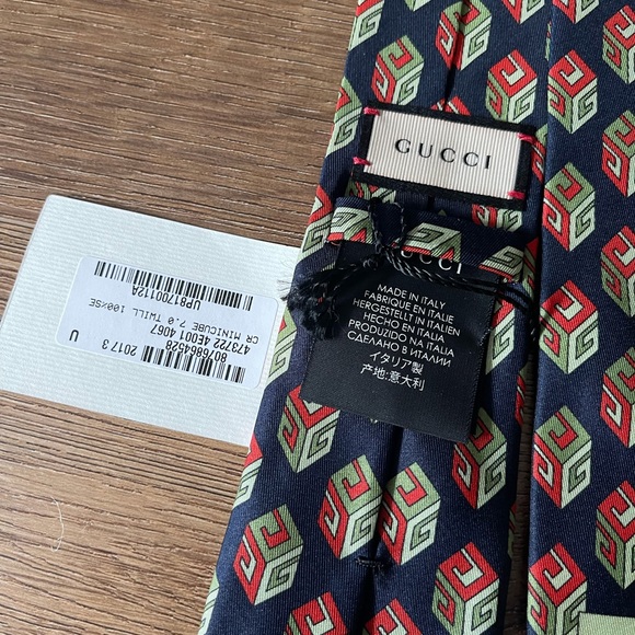 GUCCI-AUTHENTIC (NWT) Silk Tie - Picture 7 of 14